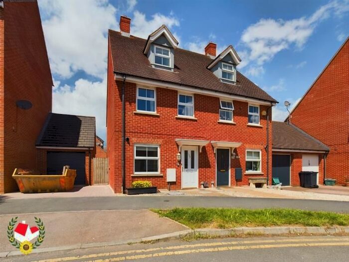 3 Bedroom Town House To Rent In Thatcham Avenue Kingsway, Quedgeley, Gloucester, GL2