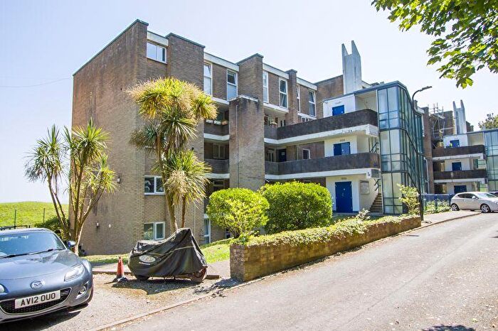2 Bedroom Flat For Sale In Clwyd, Northcliffe, Penarth, CF64