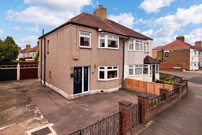 3 Bedroom Semi-Detached House For Sale In Elsa Road, Welling, DA16