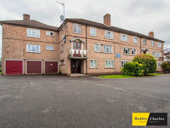 2 Bedroom Flat To Rent In Beacon Court, Streetly, Sutton Coldfield, B74