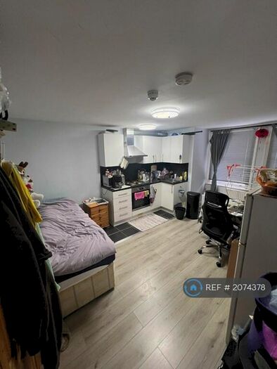 Studio To Rent In Lady Margaret Road, London, N19