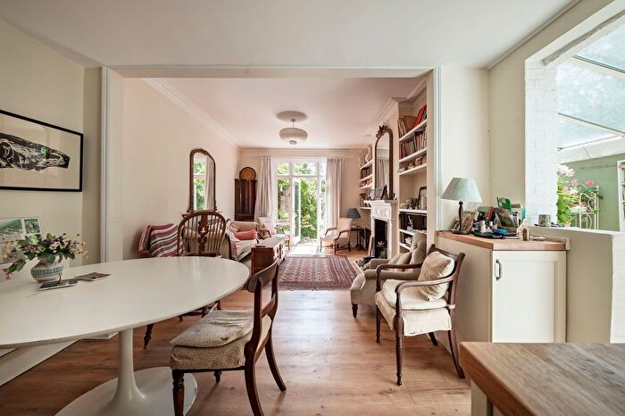 2 Bedroom Flat For Sale In Kingsbridge Road, London, W10