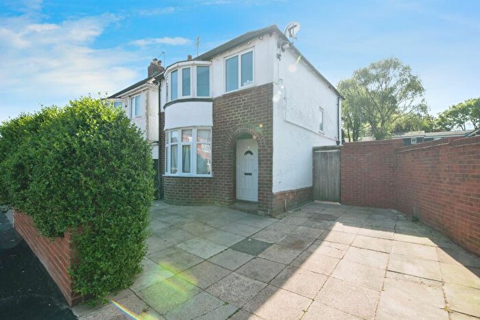 3 Bedroom House To Rent In Hargate Lane, West Bromwich, B71