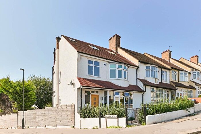 5 Bedroom House To Rent In Canham Road, South Norwood, London, SE25