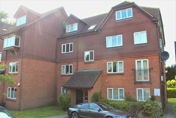 1 Bedroom Apartment To Rent In Abbots Rise, Redhill, RH1