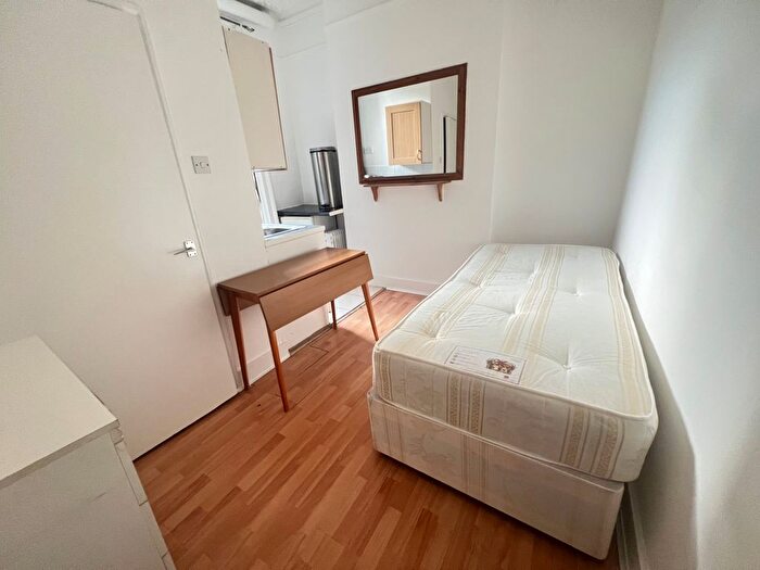 Studio To Rent In Wightman Road, London, N8
