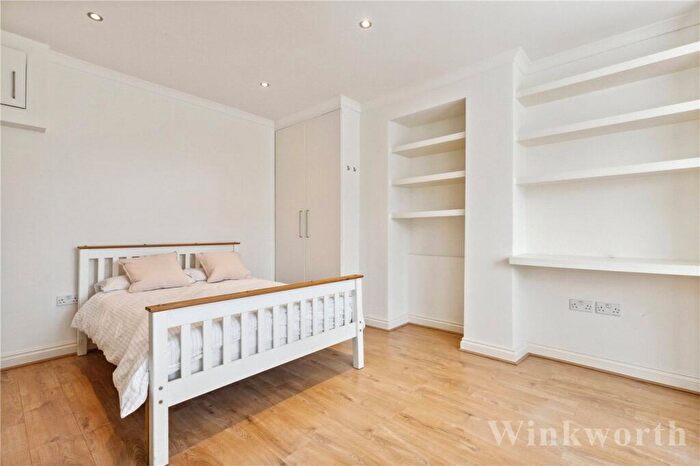 Apartment To Rent In Newquay Road, London, SE6