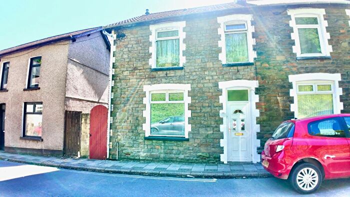 4 Bedroom End Of Terrace House For Sale In Tynewydd Terrace, Newbridge, NP11
