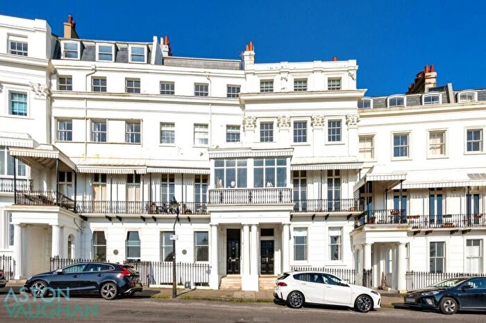 3 Bedroom Flat For Sale In Lewes Crescent, Brighton, BN2