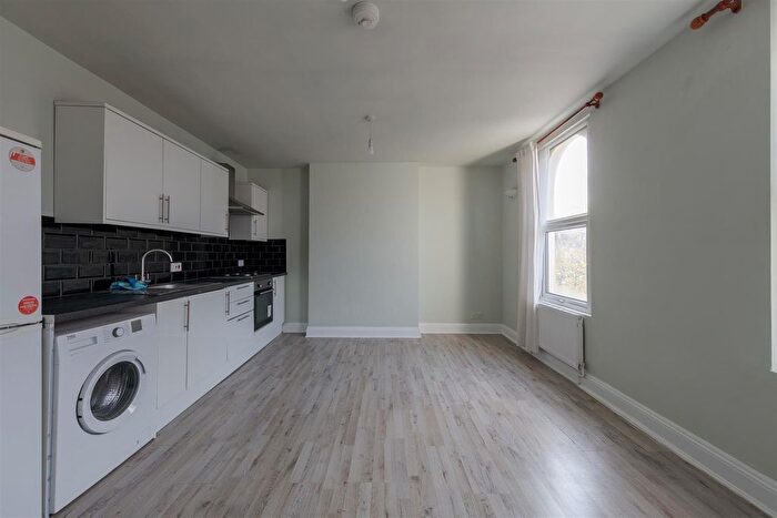 1 Bedroom Flat To Rent In Norwood Road, London, SE27