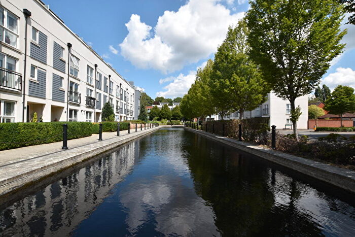 2 Bedroom Duplex To Rent In Canalside, Redhill, Surrey, RH1