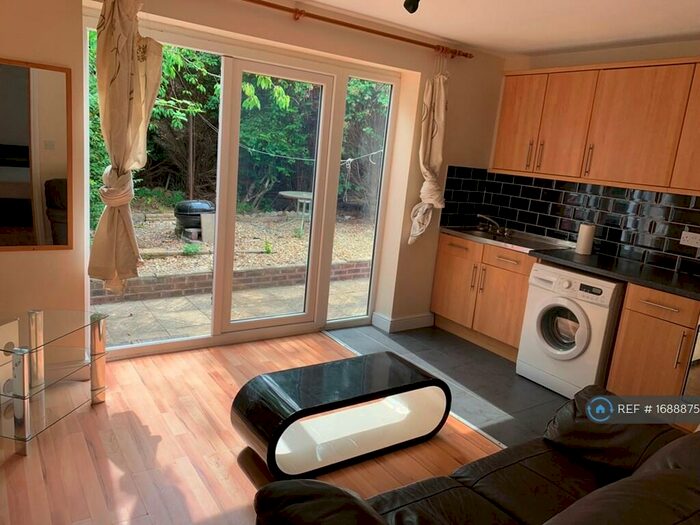 5 Bedroom Semi-Detached House To Rent In Filton Road, Horfield, Bristol, BS7