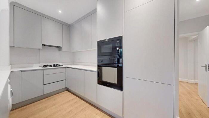 2 Bedroom Flat To Rent In Deerhurst Road, London, NW2