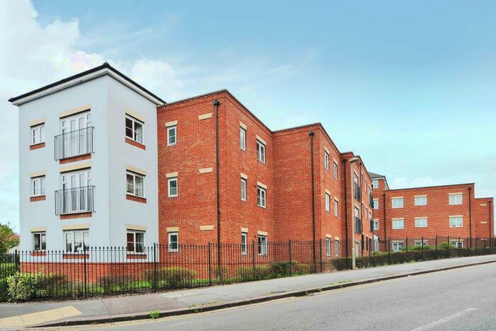2 Bedroom Apartment To Rent In North Way, Headington, OX3