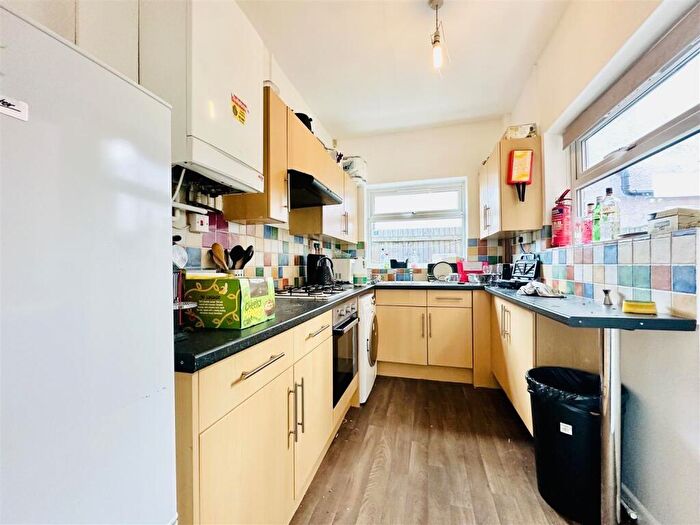 5 Bedroom Semi-Detached House To Rent In Harley Street, Nottingham, Nottinghamshire, NG7