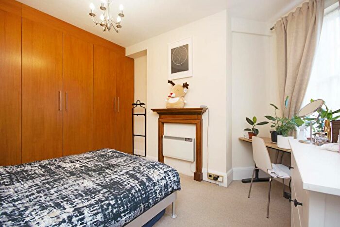 1 Bedroom Flat To Rent In Grove End Road, St John's Wood, London, NW8