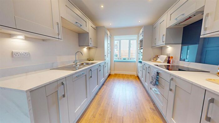 4 Bedroom Detached House For Sale In Celandine Close, Weymouth, DT4