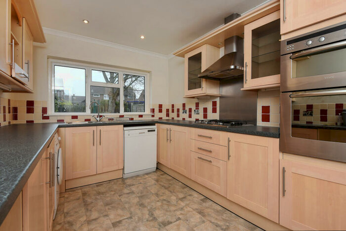 3 Bedroom House To Rent In Gwydyr Road, Bromley, BR2