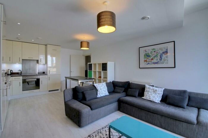 3 Bedroom Apartment To Rent In Lambs Passage, City, EC1Y