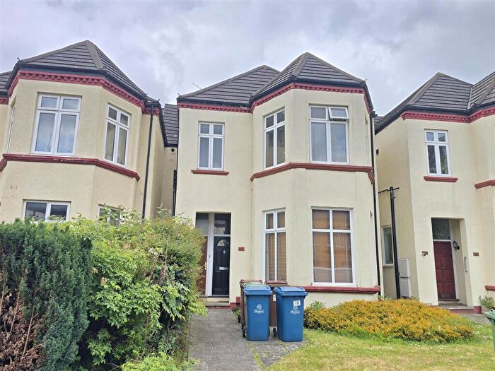 3 Bedroom Flat For Sale In Kenton Avenue, Harrow, HA1