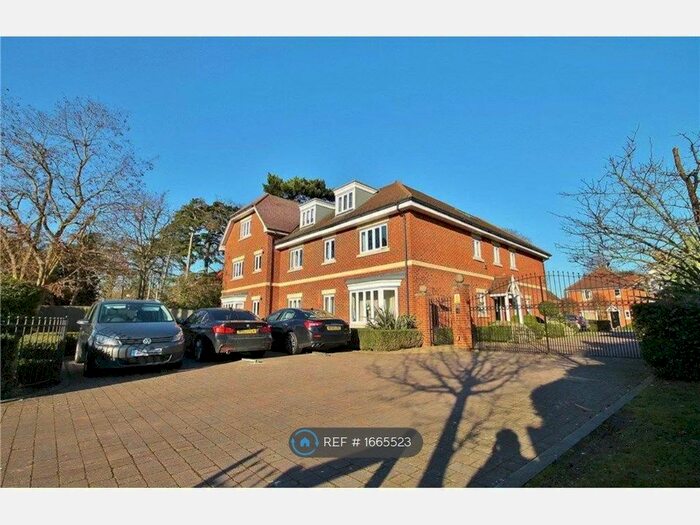 2 Bedroom Flat To Rent In Sunbury On Thames, Surrey, TW16