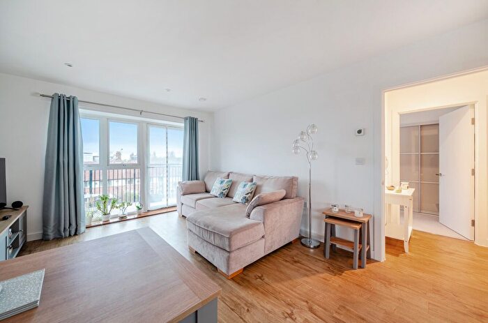 1 Bedroom Flat For Sale In Palmer Court, Pitcher Lane, Ashford, TW15