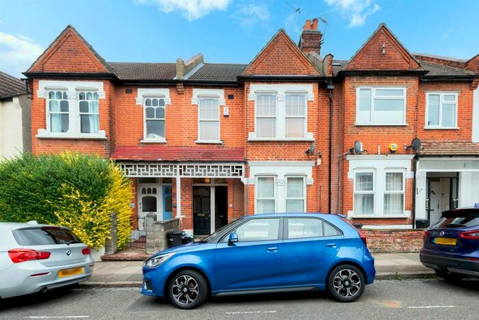 2 Bedroom Flat For Sale In Morgan Road, Bromley, BR1