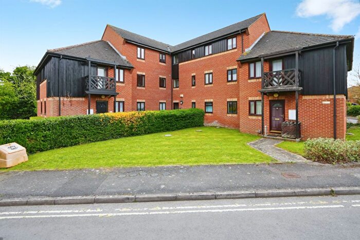 2 Bedroom Flat For Sale In Roebuck Court, Didcot, OX11