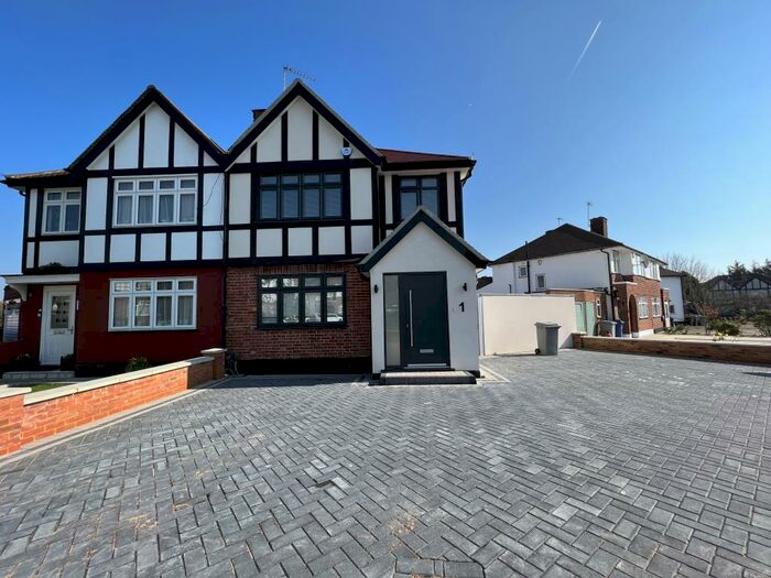 4 Bedroom Apartment To Rent In Melcombe Gardens, Harrow, HA3