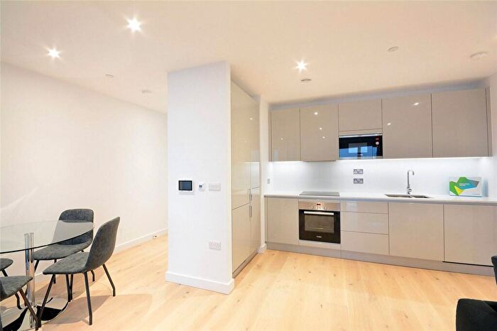 1 Bedroom Flat To Rent In Walworth Road, Elephant And Castle, London, SE17