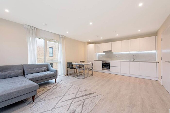 2 Bedroom Flat To Rent In Harewood Avenue, Mill Hill East, NW7