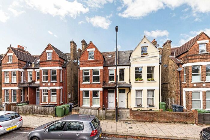 2 Bedroom Flat To Rent In Leigham Vale, London, SW16