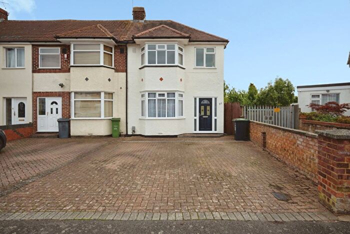 3 Bedroom End Terrace House For Sale In Willow Way, Luton, Bedfordshire, LU3