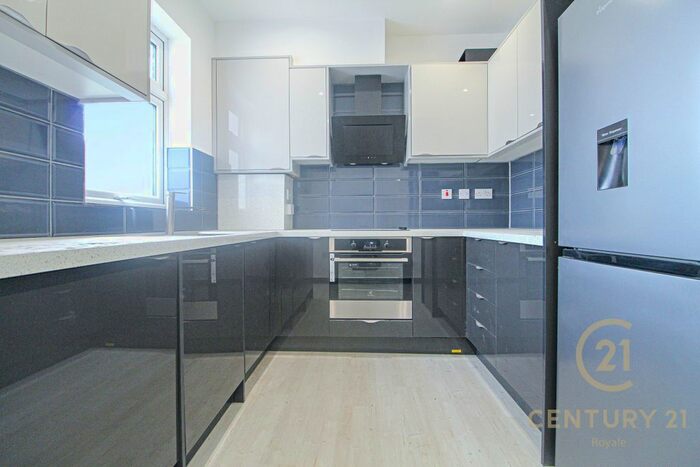 2 Bedroom Flat To Rent In Chequers Court, York Road, Sutton, SM1