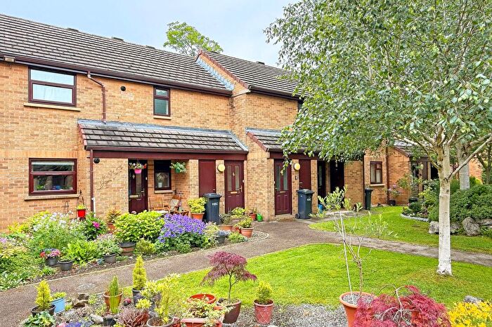 2 Bedroom Flat For Sale In Wetherby Road, Charlwood, HG2