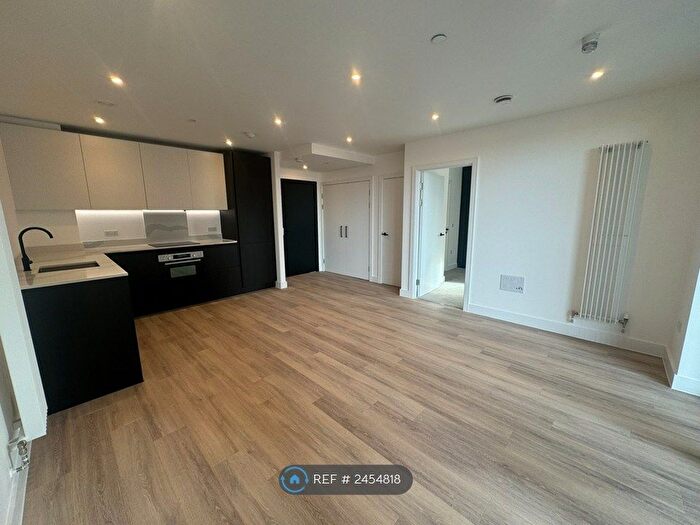 1 Bedroom Flat To Rent In Silverleaf House, London, W3