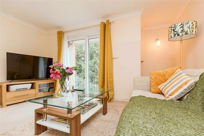 2 Bedroom Flat To Rent In Grosvenor Court, Southfield Road, Westbury-On-Trym, Bristol, BS9