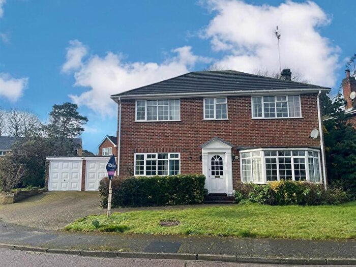 4 Bedroom Detached House For Sale In Jennys Walk, Yateley, GU46