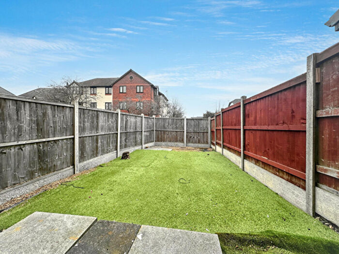 1 Bedroom End Of Terrace House For Sale In Selkirk Drive, Erith, DA8