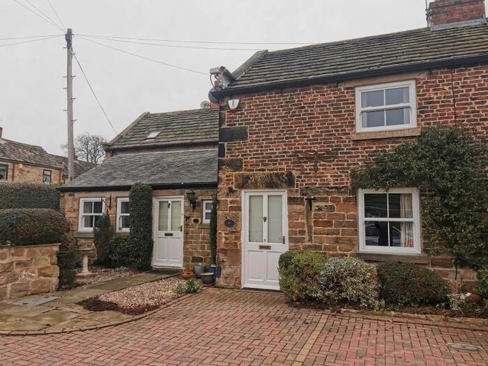 2 Bedroom Cottage To Rent In Priory Square, Walton, Wakefield WF2