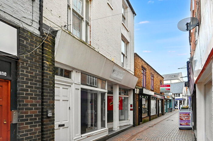 2 Bedroom Flat For Sale In Church Lane, Banbury, OX16