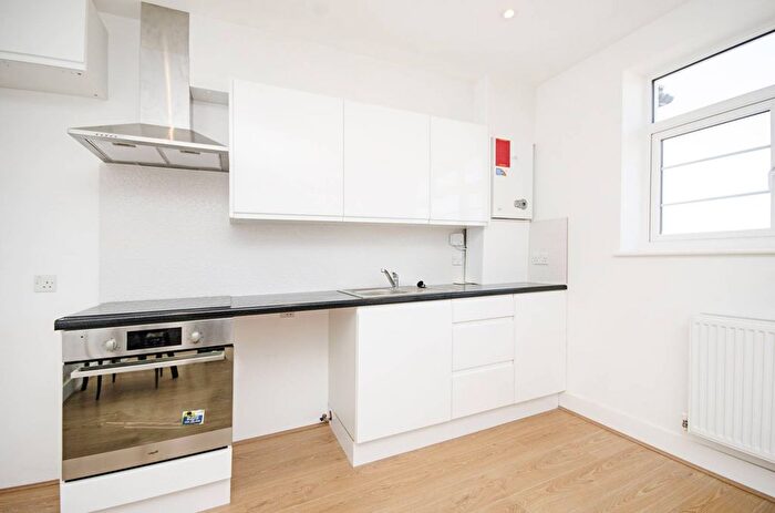 1 Bedroom Flat To Rent In The Crest, Hendon, London, NW4