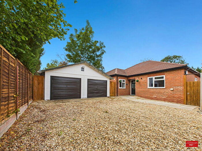 3 Bedroom Detached Bungalow For Sale In Stroud Road, Tuffley, Gloucester, GL4