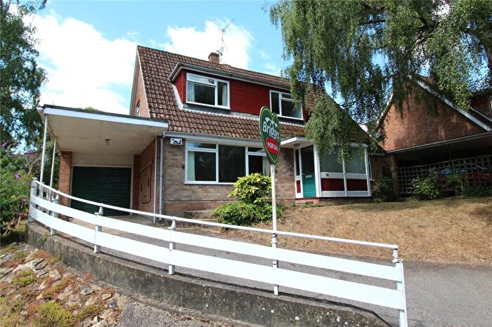 4 Bedroom Detached House For Sale In Dinorben Close, Fleet, Hampshire, GU52