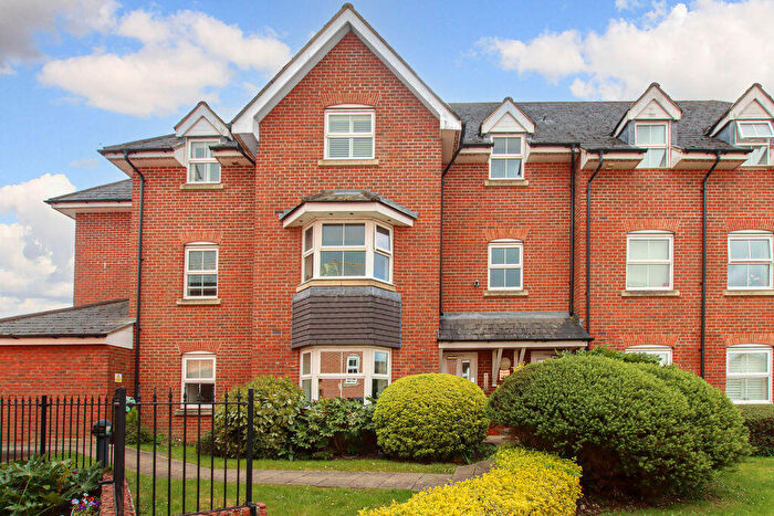 2 Bedroom Flat For Sale In Gowers Yard, Tring, HP23