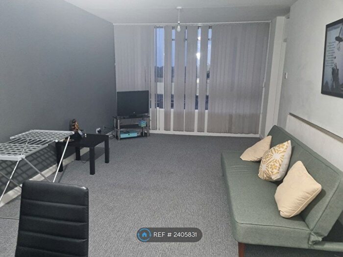 2 Bedroom Flat To Rent In Lyndwood Court, Leicester, LE2