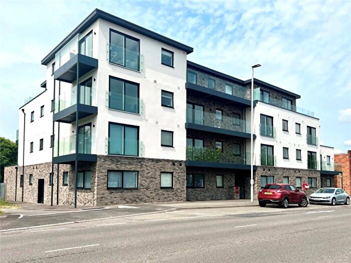 2 Bedroom Apartment To Rent In - Wimborne Road, Poole, Dorset, BH15