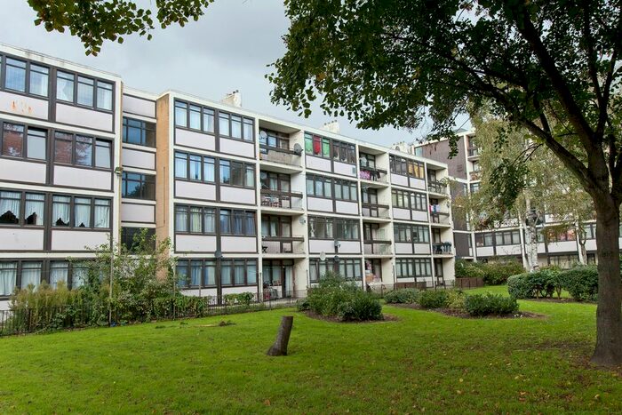 2 Bedroom Flat To Rent In Chilton Grove, London, SE8