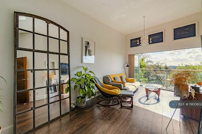 2 Bedroom Flat To Rent In Range Court, London, N21