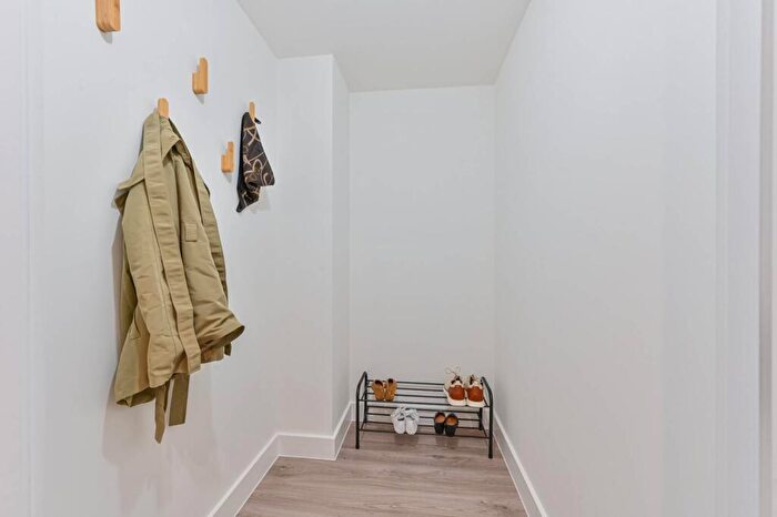 2 Bedroom Flat For Sale In Kidbrooke Village, Kidbrooke, SE3